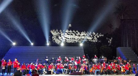The orchestra comprised 64 young musicians from 18 countries and regions in the G-20 framework. (Copyright The Jiji Press, Ltd.)