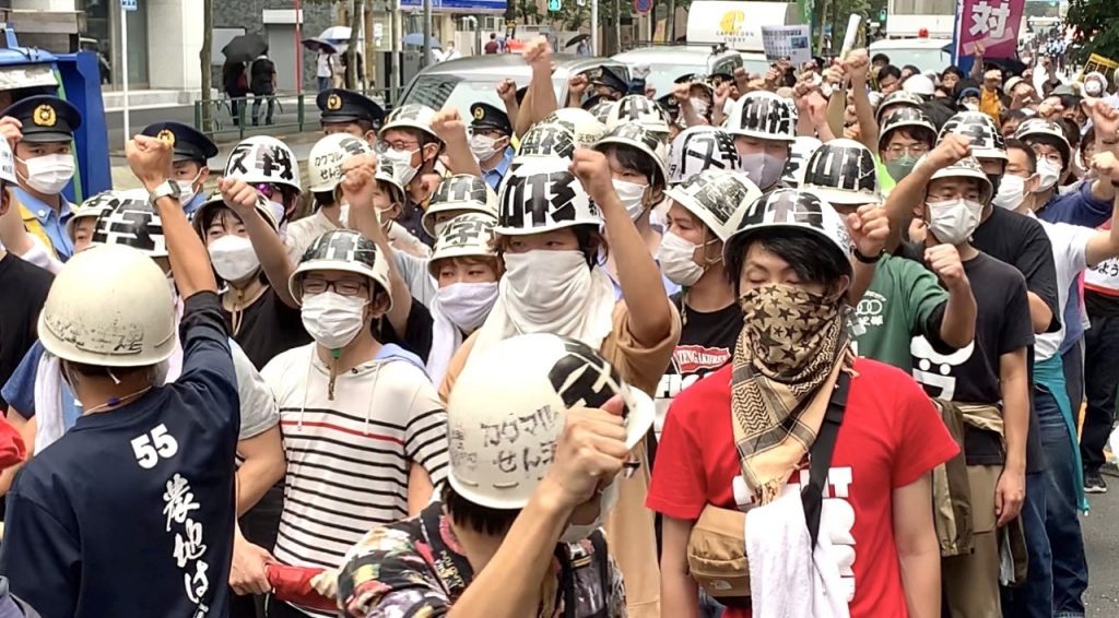 Students from different campuses in Japan protested in Tokyo against the state funeral for former Prime Minister ABE Shinzo. (ANJ /Pierre Boutier)