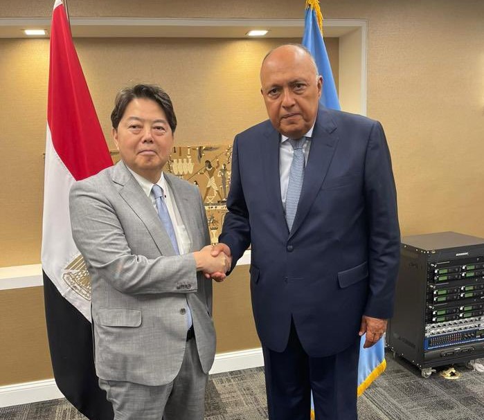 HAYASHI Yoshimasa meets Egyptian foreign affairs minister. (Twitter/@MfaEgypt)