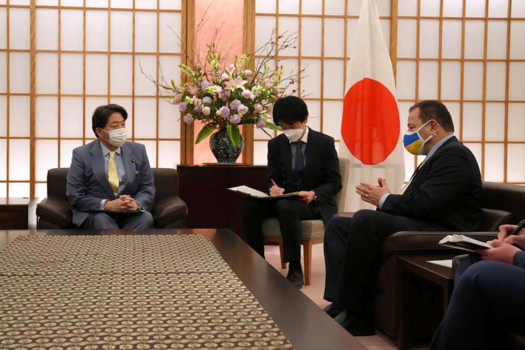 Japan's foreign ministes ensures Japan's support to Ukraine. (AFP)