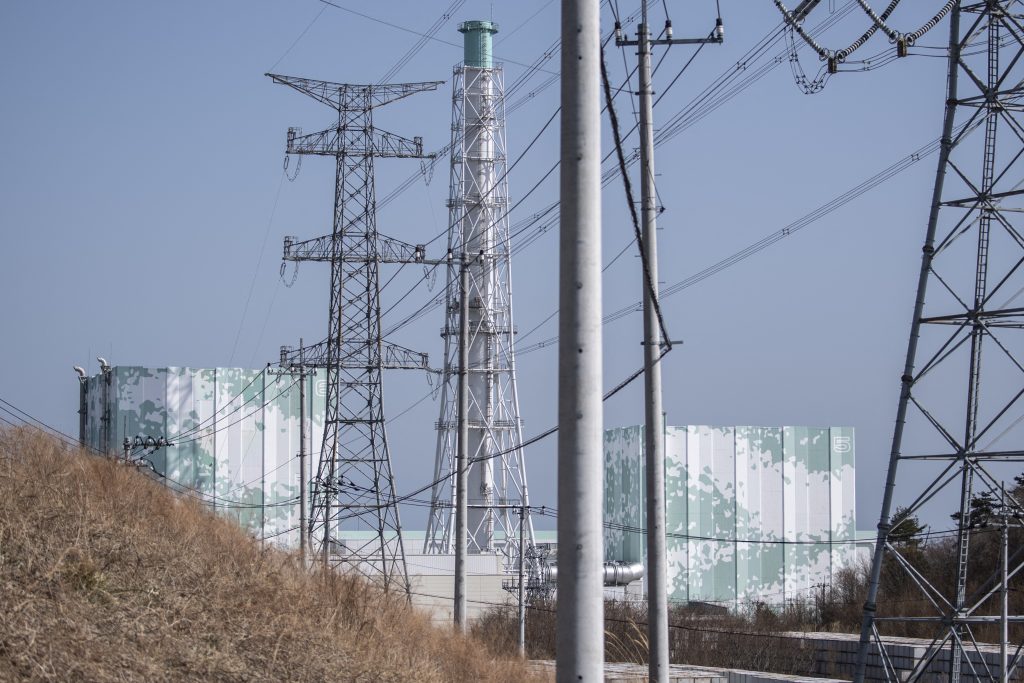 Japanese ruling party underscores the need to curb the rise in electricity rates. (AFP)