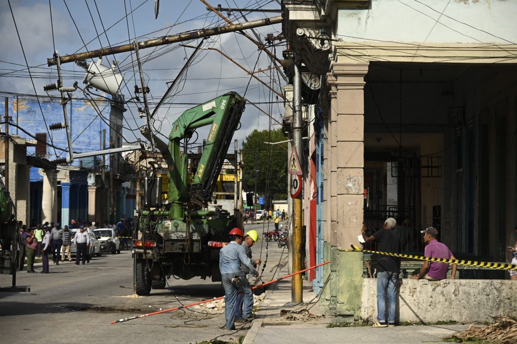 Japan announces that it will provide emergency relief goods to Cuba. (AFP)