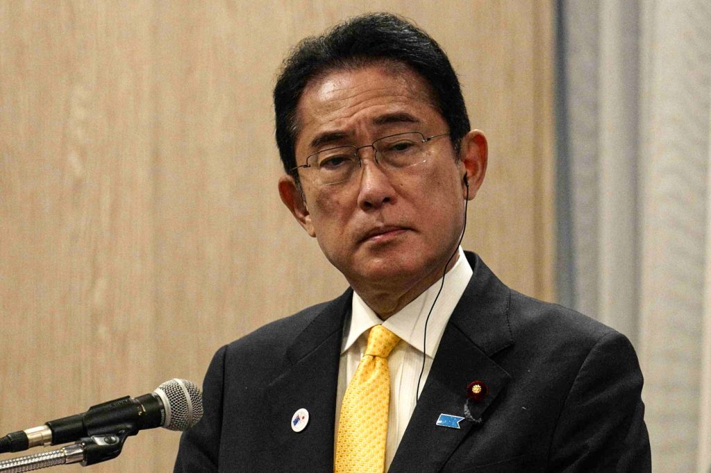 Kishida stresses that his government will respond appropriately to Yen swings. (AFP))