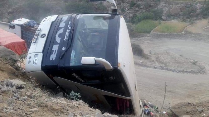 A bus carrying 47 passengers was heading down a steep route in Lahj when it went over a cliff and fell to the ground, killing at least three people instantly and seriously wounding many more. (Facebook photo)