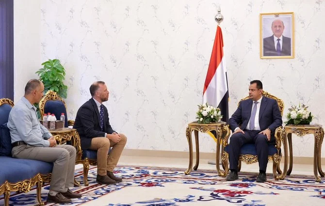 Prime Minister Ma’een Abdulmalik held talks with with a delegation from the Hello Trust Organization about de-mining projects in Yemen. (Saba)