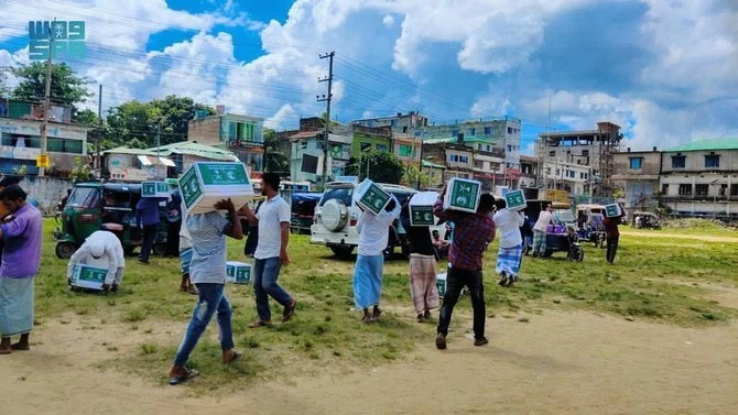 As many as 950 food baskets were delivered to 4,275 Rohingya refugees in Cox’s Bazar, Bangladesh, as part of an ongoing aid project. (SPA)