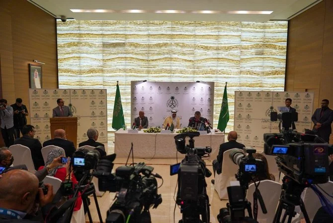 Saudi ambassador to Jordan Nayef Al-Sudairi, UNRWA’s Under-Secretary-General, Philippe Lazzarini and Dr. Ahmad Abu Holie, member of the Executive Committee of the Palestine Liberation Organization sign MoU in Amman. (Abdulrahman Shalhoub/ Arab News)