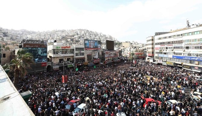 Thousands attend the funerals of six Palestinians, who were killed during an Israeli raid on Nablus. (Supplied)