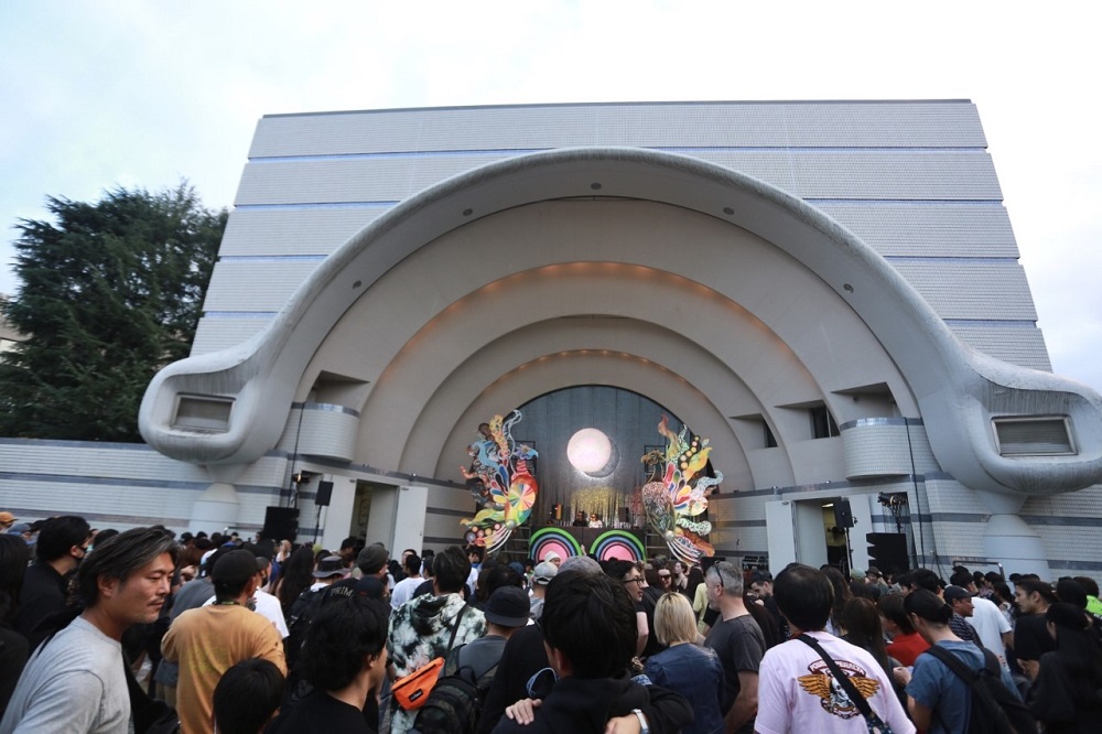 Spring Love dance and music festival was held in Yoyogi for the first time in three years. Some people decided they didn’t need a face mask. (ANJ/ Pierre Boutier)