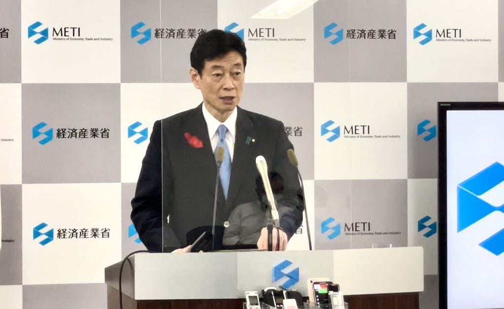 Japan’s Minister of Economy, Trade and Industry NISHIMURA Yasutoshi speakers at a press conference on Oct. 3 in Tokyo. (ANJ)