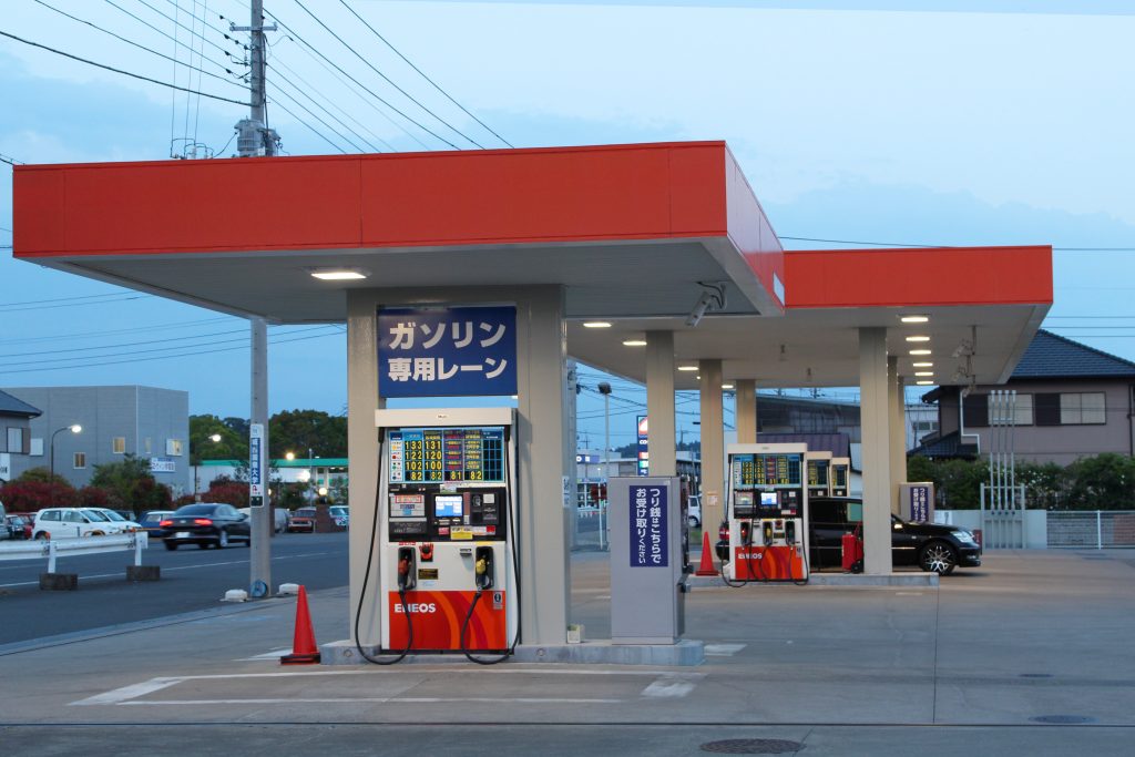 The average retail price of regular gasoline in Japan rose by 0.1 yen from a week before to 169.2 yen per liter. (Shutterstock)