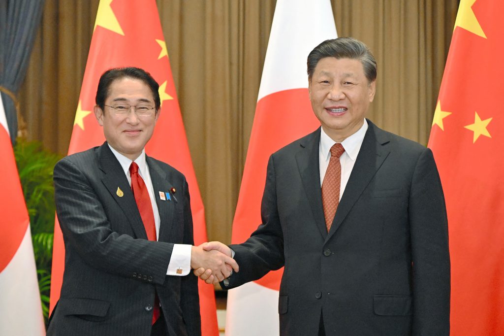Fumio Kishida and Chinese president exchange talks at summit. (AFP)