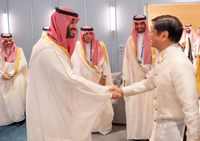 Saudi Crown Prince Mohammed bin Salman meets with Philippine president Ferdinand Marcos Jr. on the sidelines of the APEC summit in Thailand. (Twitter: @spagov)