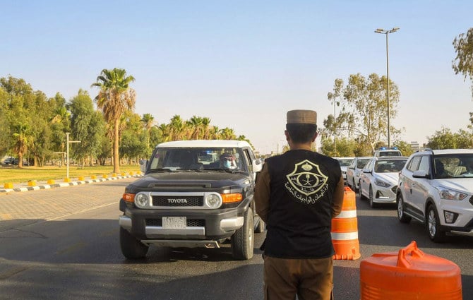 Saudi authorities have arrested a group of people involved in counterfeiting money. (SPA)