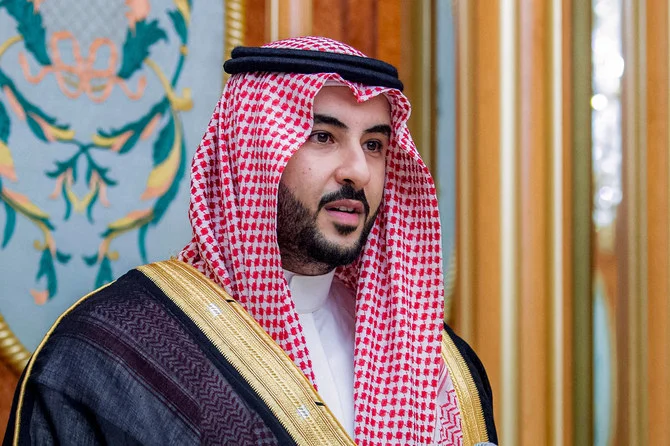 Saudi Arabia’s Minister of Defense Prince Khalid bin Salman bin Abdulaziz reviewed ways to cooperate with new Iraqi counterpart Thabet Muhammad Al-Absi. (File/AFP)