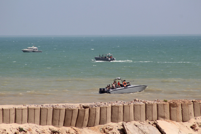 Yemeni pro-government forces patrol near Al-Mukalla port, southwestern Yemen, Nov. 29, 2018. (AFP)