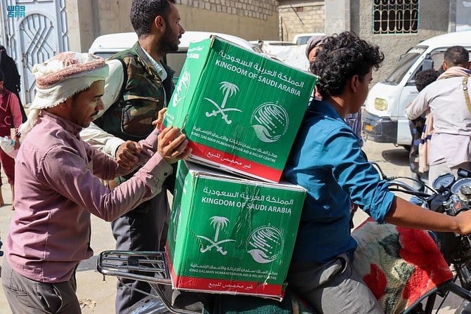 KSRelief provided food aid benefiting 1,437 families living in Socotra while in Hajjah governorate. (SPA file photo)