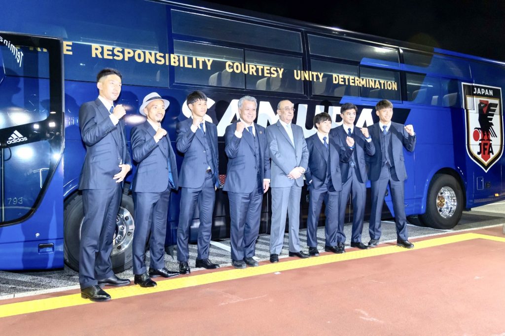 Qatar Ambassador to Japan Hassan bin Mohammed Rafei Al Emadi and Japan Football Association President TASHIMA Kohzo were at Narita Airport on Wednesday to see off members of Japan's World Cup squad.