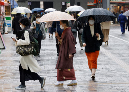 A woman in a traditional costume makes her way at a shopping district in Tokyo, Japan, November 15, 2022. (Reuters)