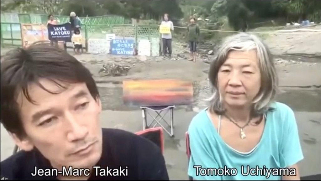 Takaki points out that the natural dune at the beach is higher than the barrier Kagoshima Prefecture plans to construct.  (ANJ)