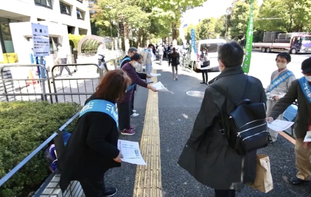 People suffering from the effects of air pollution have launched a lawsuit to demand that Japan’s Ministry of Health and Welfare pay their medical bills. (ANJ/ Pierre Boutier)