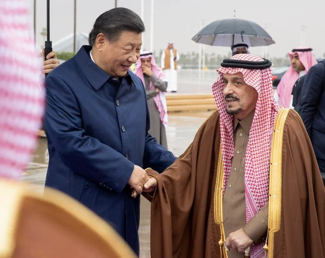 Chinese President Xi Jinping was seen off at King Khalid International Airport by Prince Faisal bin Bandar bin Abdulaziz, Governor of Riyadh. (SPA)