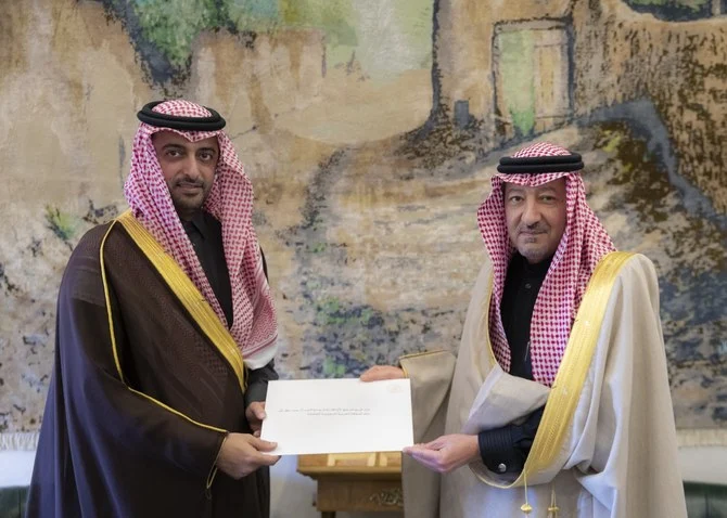 Saudi Arabia’s Deputy Foreign Minister Waleed Al-Khuraiji receives the message from the Qatari ambassador to Saudi Arabia Bandar bin Mohammed Al-Attiyah. (SPA)