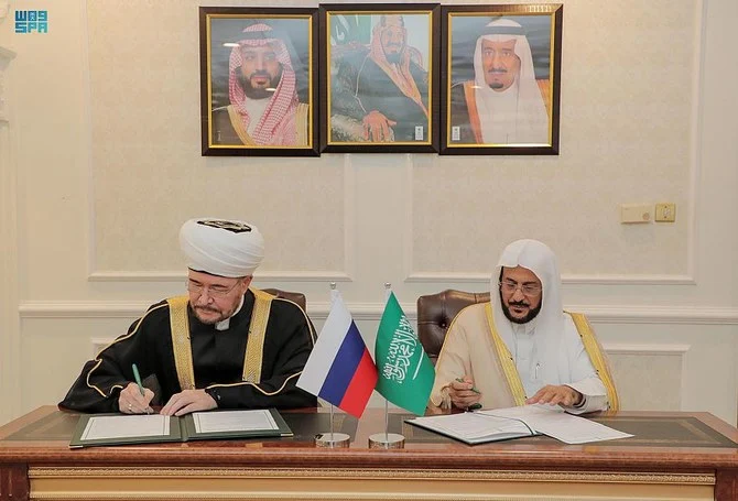 Abdullatif Al-Asheikh met Sheikh Rawi Ayn Al-Din in Jeddah. (SPA)