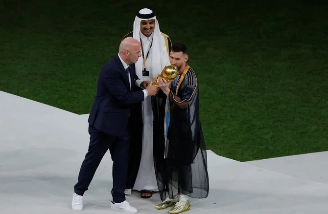 Argentine football legend Lionel Messi wore a bisht. (AFP)