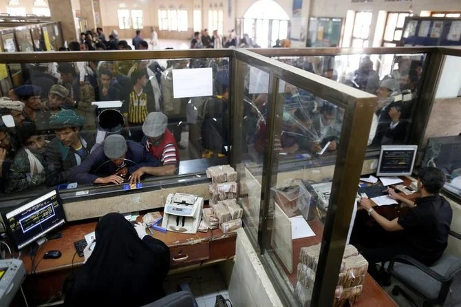 Public sector employees wait to receive their salaries at a post office in Sanaa, Yemen, Jan. 25, 2017. (Reuters)