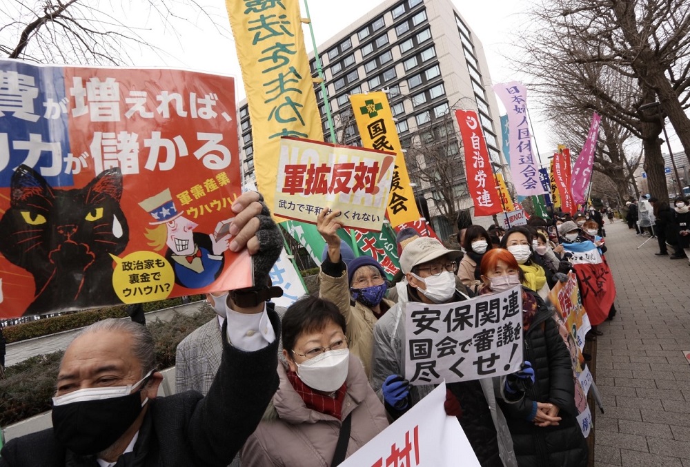 Several demonstrations took place around Japan’s parliament on Monday as the Japanese government was submitting an agenda to lawmakers for a controversial defense bill. (ANJ)