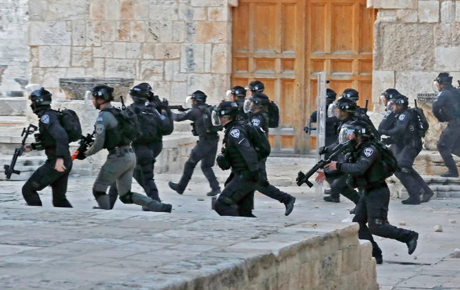 Israeli security forces deploy inside Jerusalem's Al-Aqsa Mosque complex following clashes which broke out with Palestinian protesters. (AFP file photo)