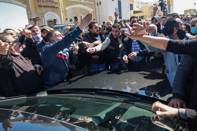 Activists and relatives of victims of the Beirut port explosion scuffle with security officers during a demonstration on Sept. 29, 2021 in the Lebanese capital. (AFP file)