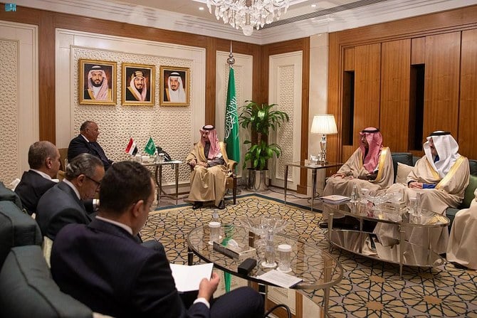 Saudi Foreign Minister Prince Faisal bin Farhan and his Egyptian counterpart Sameh Shoukry chair a meeting in Riyadh. (SPA)