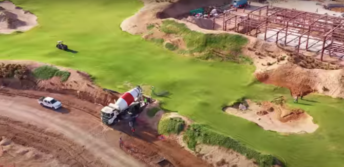 The video includes real-world footage of the large-scale constructions across NEOM regions (NEOM)