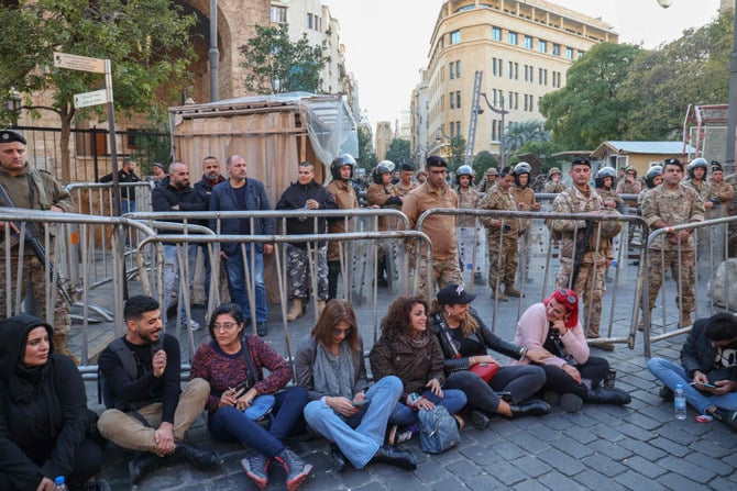 Lebanese protesters gather near a street leading to the parliament building in Beirut on Jan. 20, 2023, in support of independent lawmakers staging a sit-in at until MPs elect a new president. (AFP)