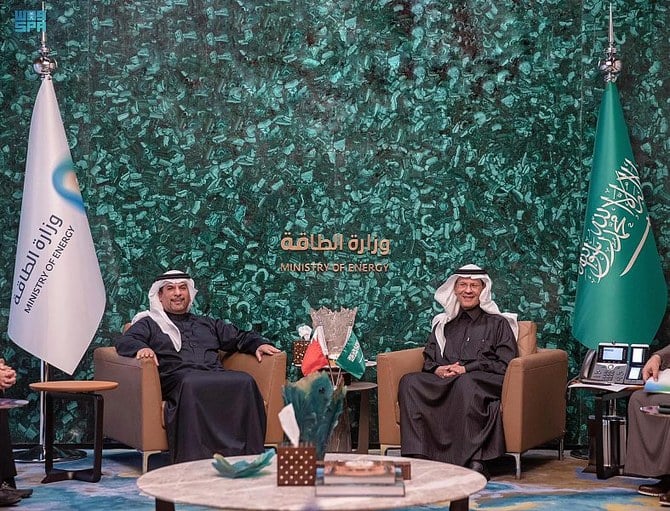 Saudi Minister of Energy Prince Abdulaziz bin Salman meets Bahrain’s Minister of Oil and Environment Dr. Mohammed bin Mubarak bin Daina. (SPA)