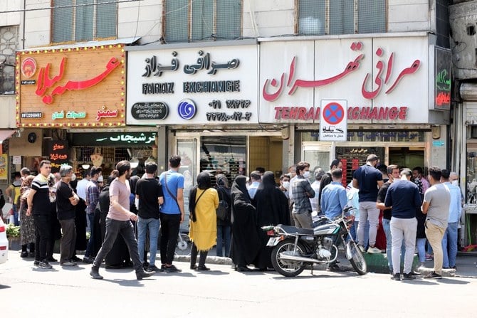 Tehran’s growing international isolation has had grave consequences for the value of the Iranian rial. Analysts say that economic woes are inflaming anti-government protests across the country. (AFP)