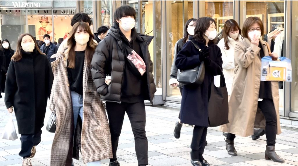 Almost all pedestrians in Tokyo's Omotesando district wearing masks as Japan keeps its strict rules over anti-Covid measures. (ANJ) 