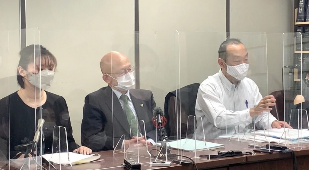 Two 20-year-old complainants testified in court of their suffering from the removal of their thyroid due to detection of cancerous nodules after the Fukushima nuclear disaster. (ANJ/ Pierre Boutier)