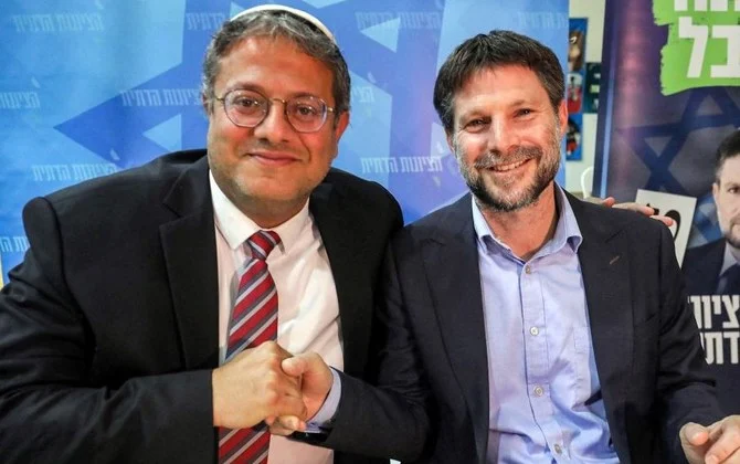 MKs Itamar Ben-Gvir and Bezalel Smotrich at a Religious Zionism party rally in Sderot, Oct. 26, 2022. (AFP)