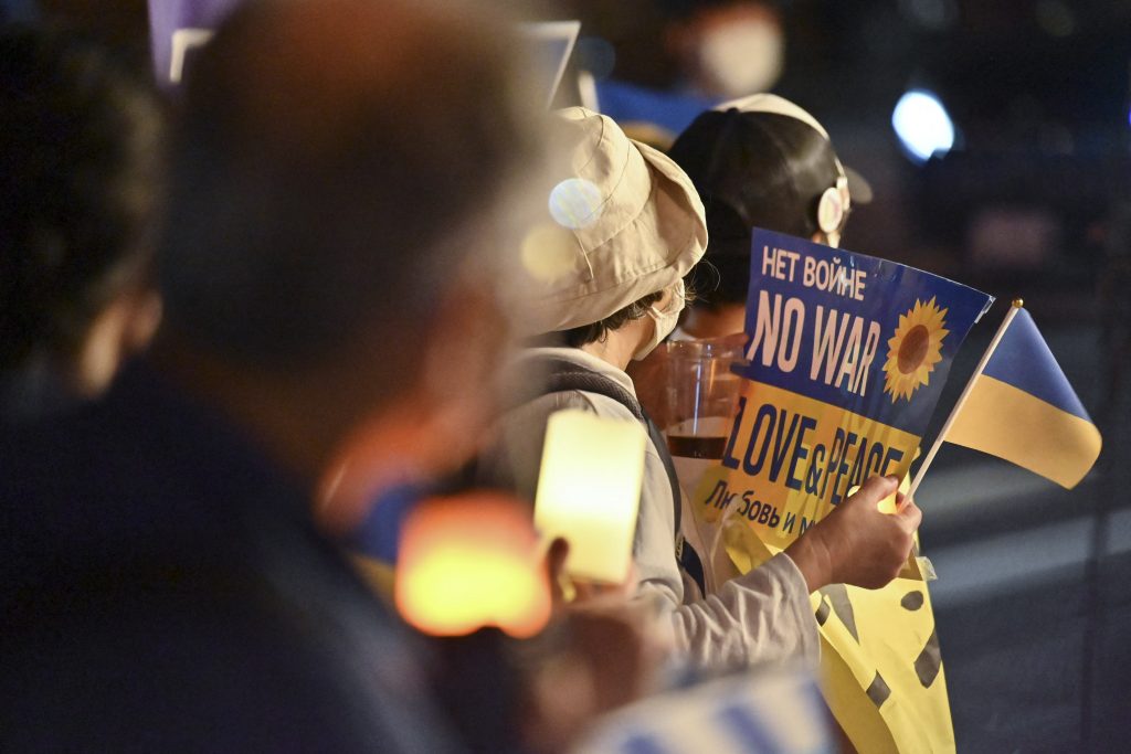 Ukraine candle night prayer in Osaka. (AFP)