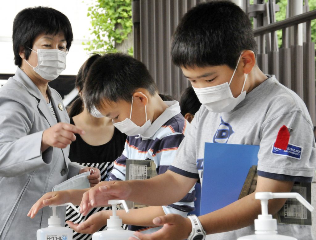 The average number of influenza patients per hospital in Japan in the week ended Sunday came to 10.36. (AFP)