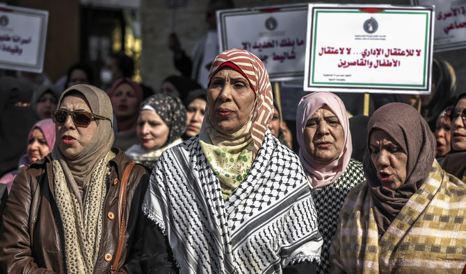 Women take part in a protest rally outside the ICRC mission’s headquarters in Gaza City on Monday. They expressed support for Palestinian prisoners in Israeli jails. (AFP)