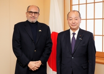 Takagi welcomed Ambassador Siam's visit and congratulated him on the 20th anniversary of the resumption of the Permanent Mission of Palestine to Japan. (MOFA)