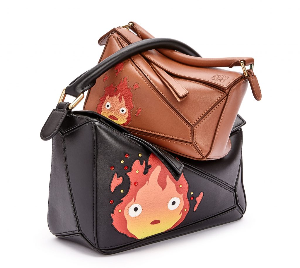  “Loewe x Howl’s Moving Castle” it’s the third and final collaboration between the Spanish luxury fashion company and the famous Japanese animation studio.