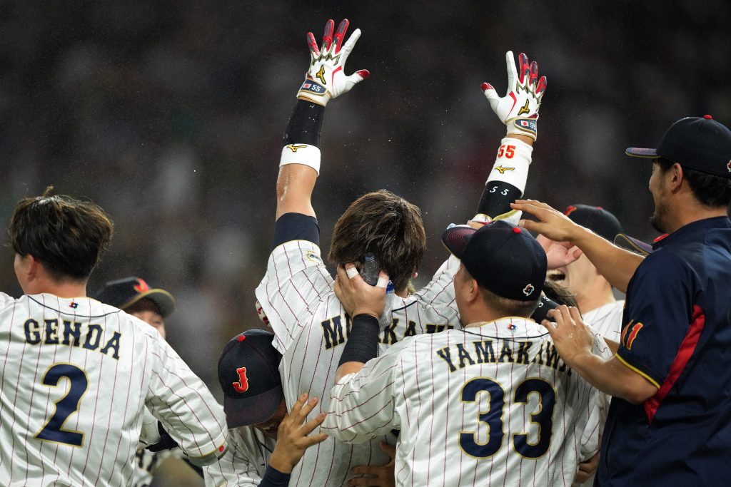 Japan rallied to defeat Mexico 6-5 in Miami Monday to reach the World Baseball Classic final. (AFP)