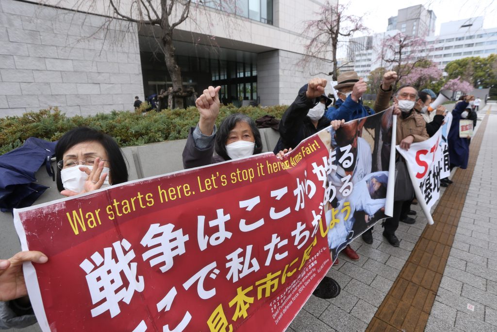 Japanese protestors gathered in front of parliament on March 28. (ANJ)