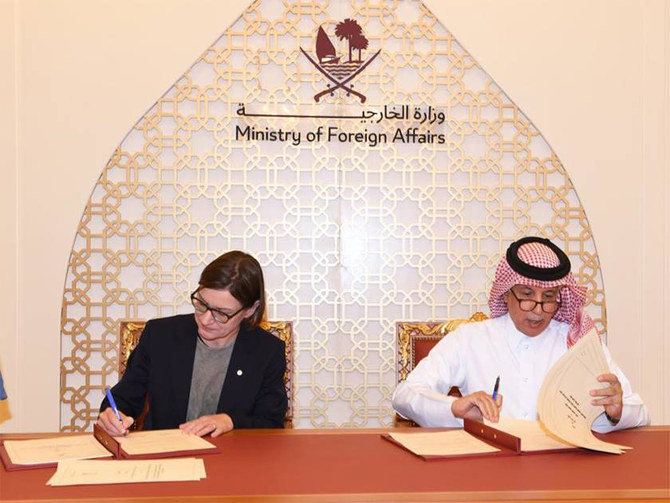 Qatar’s Minister of State for Foreign Affairs Sultan bin Saad Al-Muraikhi and ICRC President Mirjana Spoljaric Egger signing the agreement on Thursday. (QNA photo)