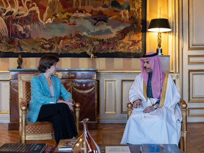 Saudi Foreign Minister Prince Faisal bin Farhan meets with his French counterpart Catherine Colonna during his official visit to Paris. (SPA)